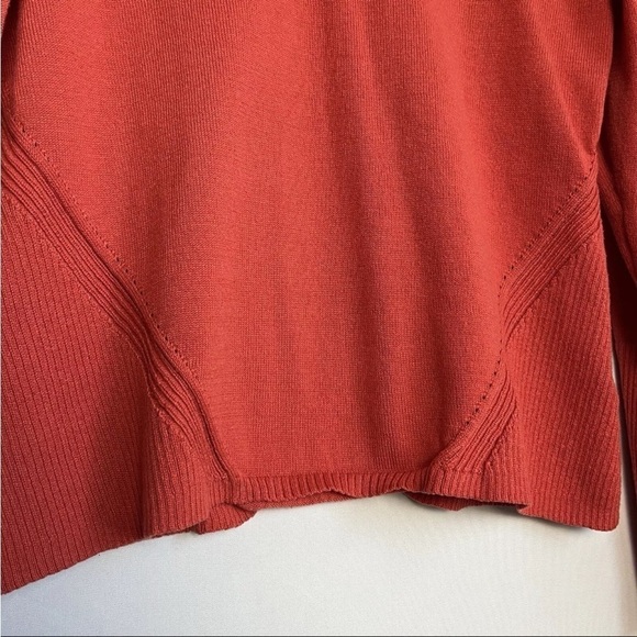 Title Nine V Neck Sz L Coral Orange Sweater Ribbed Trim  Knit Top Outdoor EUC - Picture 2 of 9